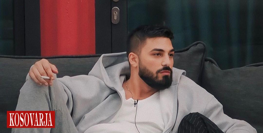 Azemi vetëm pranë kësaj bukuroshe po ndihet rehat