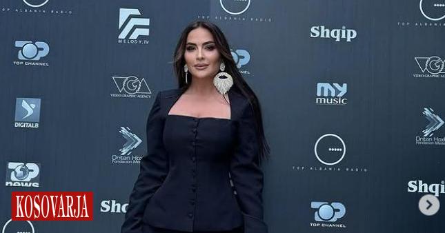 Rozana çmend ndjekësit, ku fokus i jep gjoksit