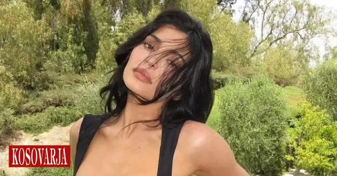Kylie zbulon sasinë e silikonit në gjoks