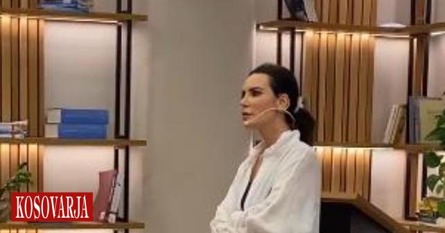 Kështu dukej Girda Duma në fustan të bardh