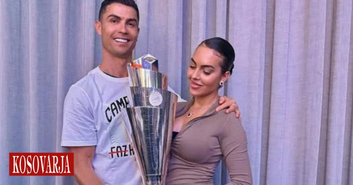 Cristiano Ronaldo pozon krah Georginës me trofeun e Ligës së Kombeve