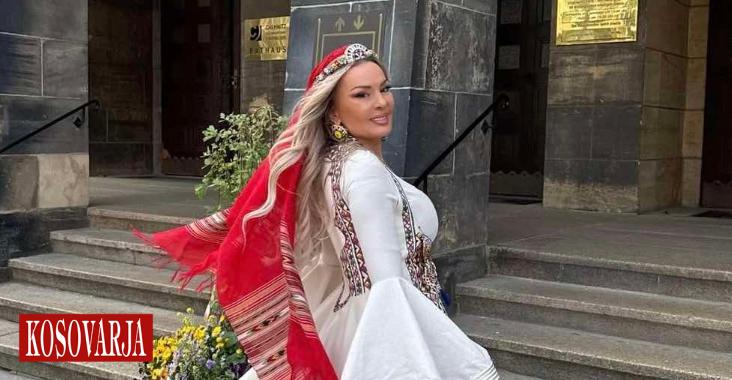Violete Kukaj, me veshje tradicionale në rrugët e Gjermanisë