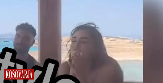Edhe pse po e mohojnë lidhjen, Ledri dhe Xhensila kapen në një moment mjaftë të afërt