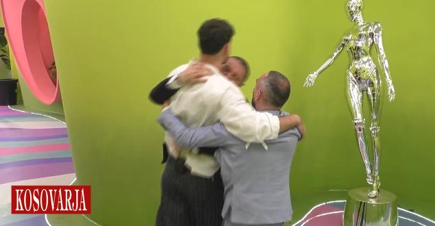 Momenti kur Toney rikthehet në shtëpi  ja reagimi i Labit  Arditit dhe Benites