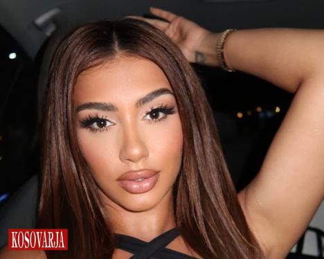 Melinda reklamon unazën e fejesës